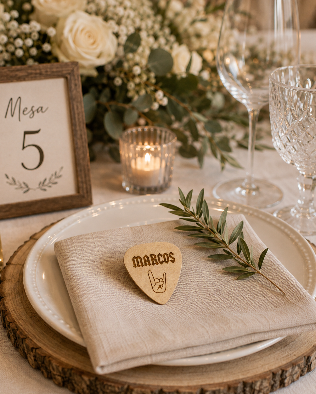 Púa de guitarra de madera personalizada con nombre, marcasitio para boda con imán