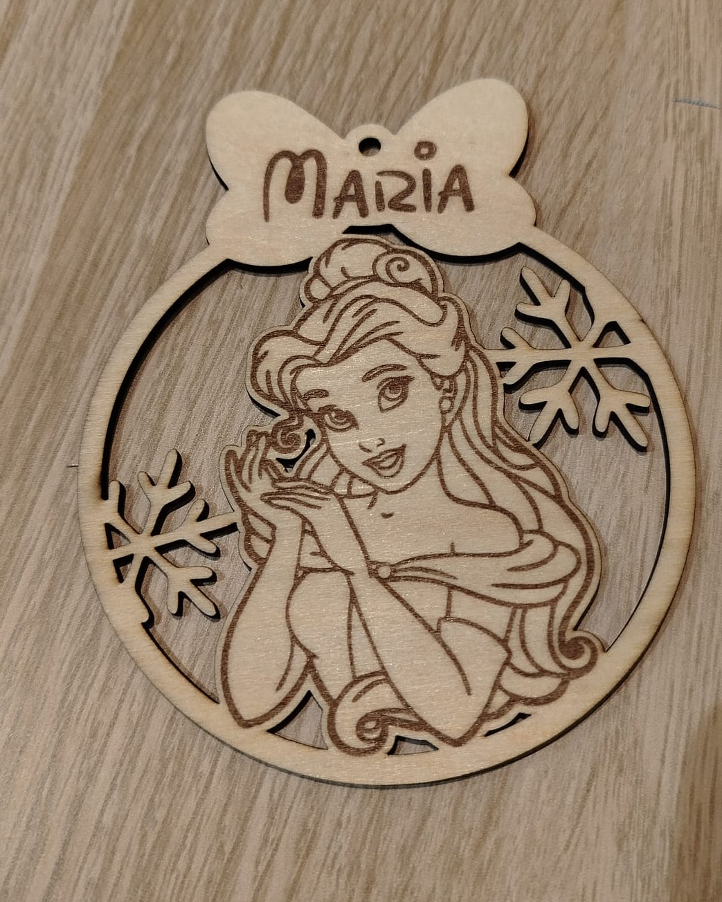 Bola de Navidad en Madera Personalizada – Princesa de los Libros