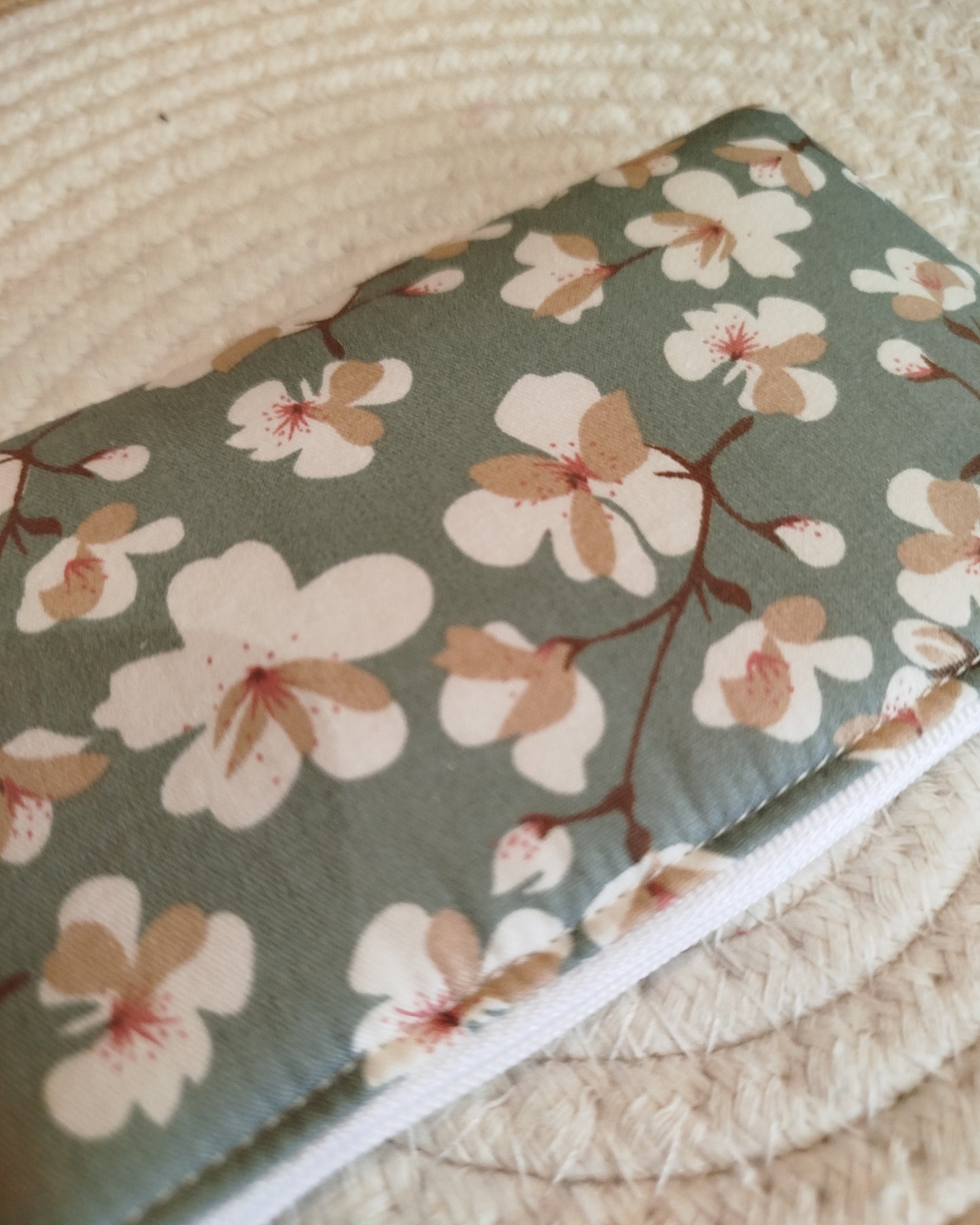 Monedero verde floral