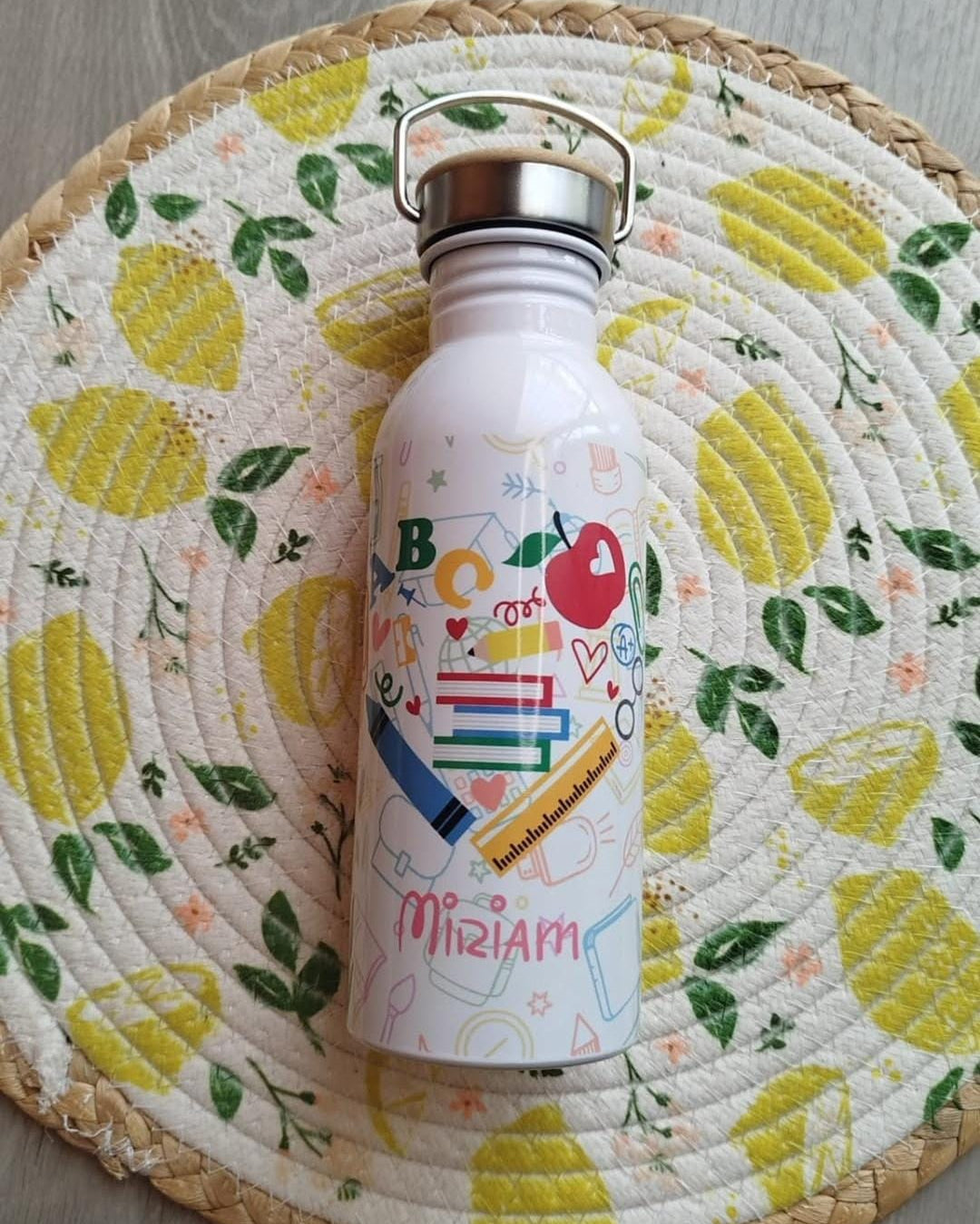 Botella con Tapa de Bambú "Corazón Escolar"