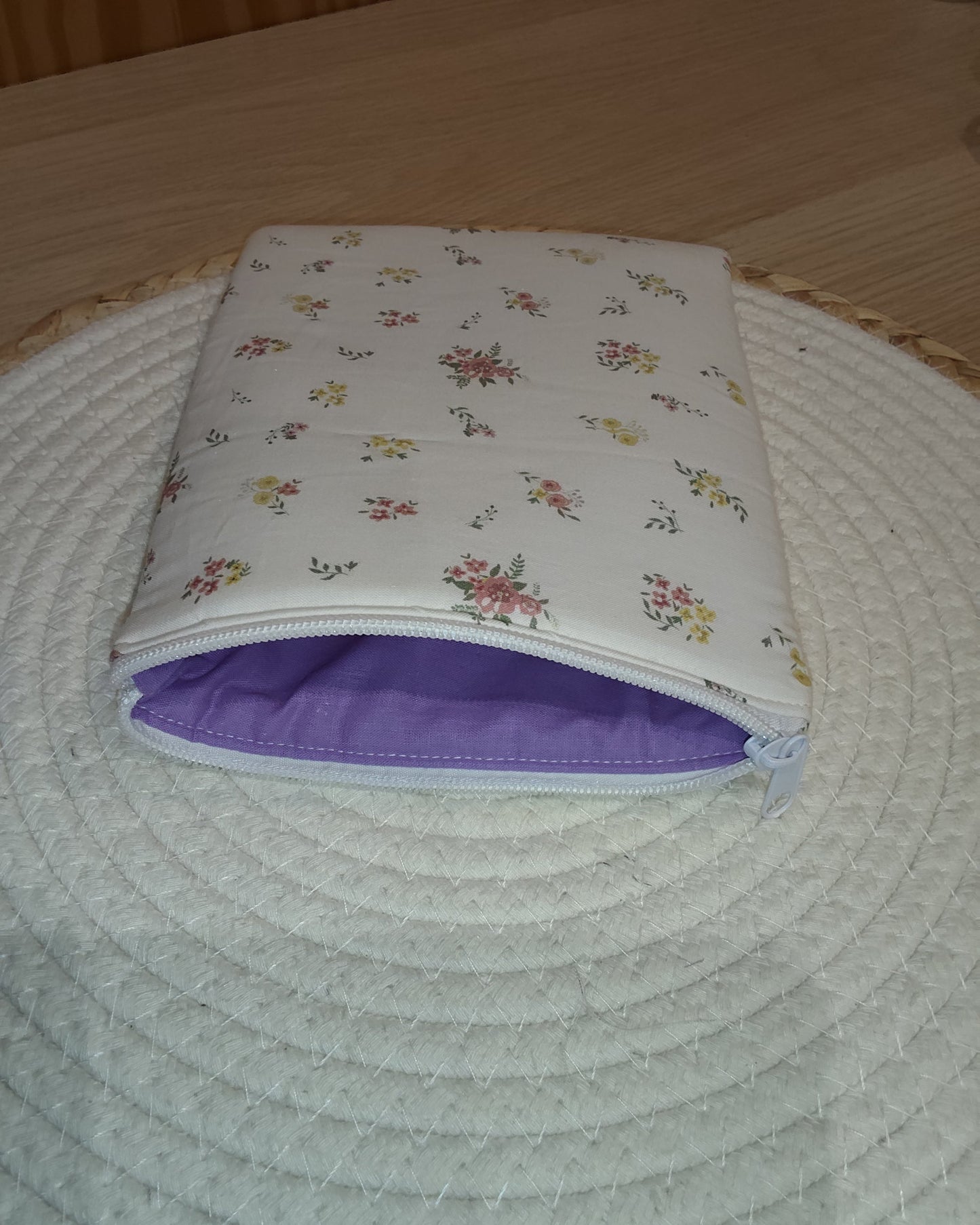 Funda literaria blanco floral