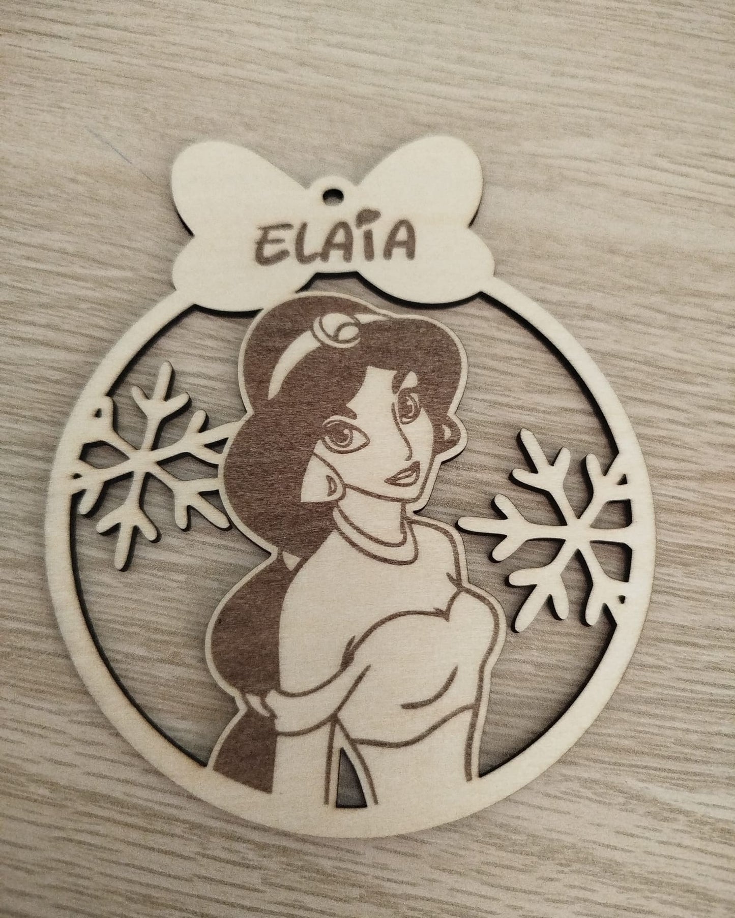 Bola de Navidad en Madera Personalizada – Princesa Árabe