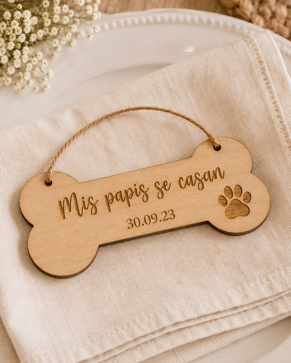 Colgante de madera personalizado para mascotas en bodas