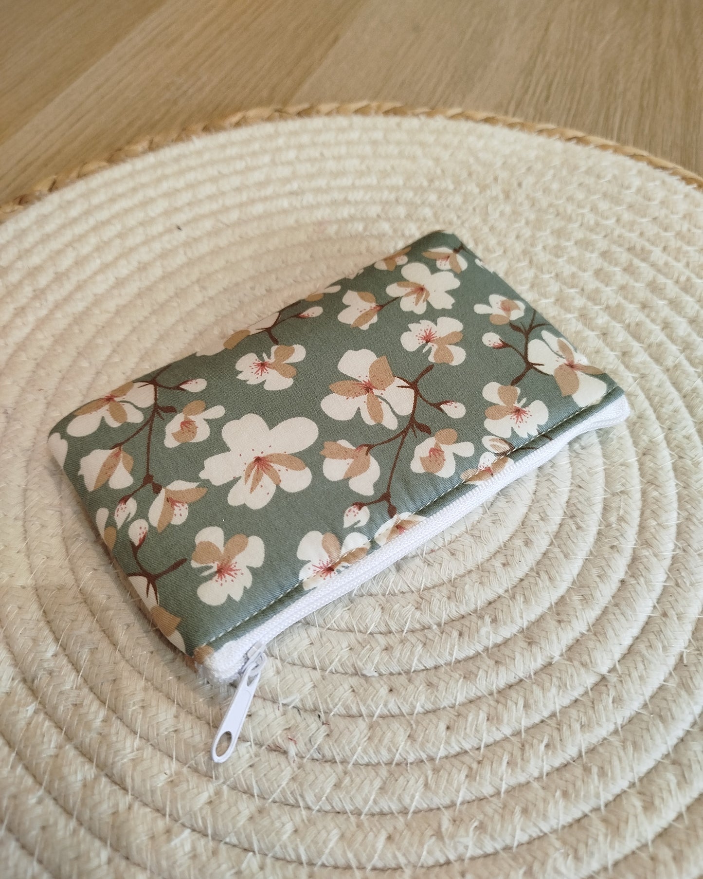 Monedero verde floral