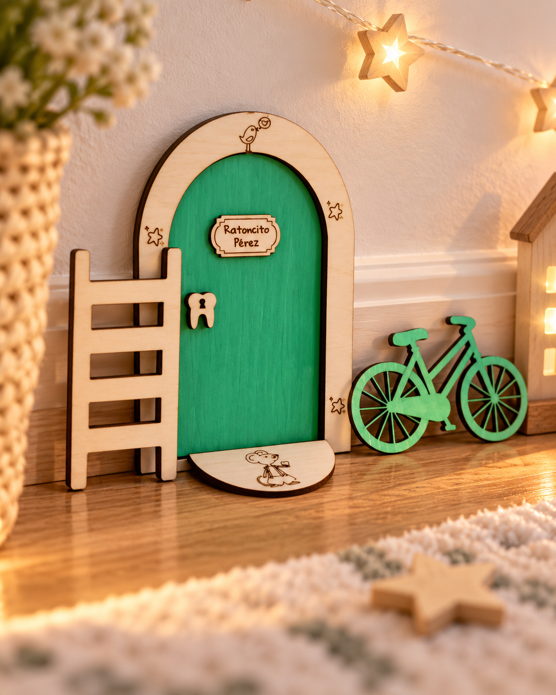 Puerta mágica del Ratoncito Pérez con escalera y bicicleta de madera Taller de Arcoíris