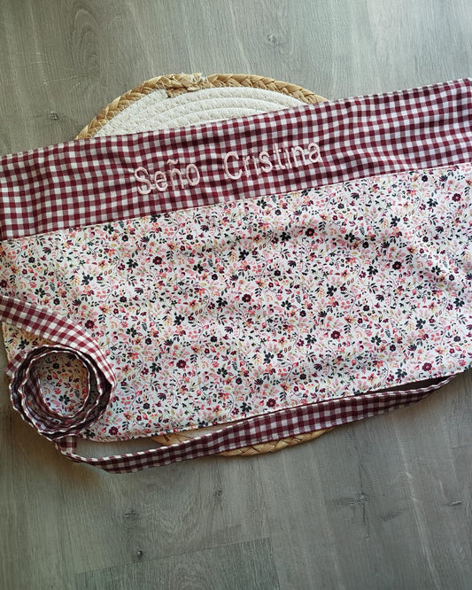 Mandil Personalizado para Seño – Floral con Vichy Burdeos