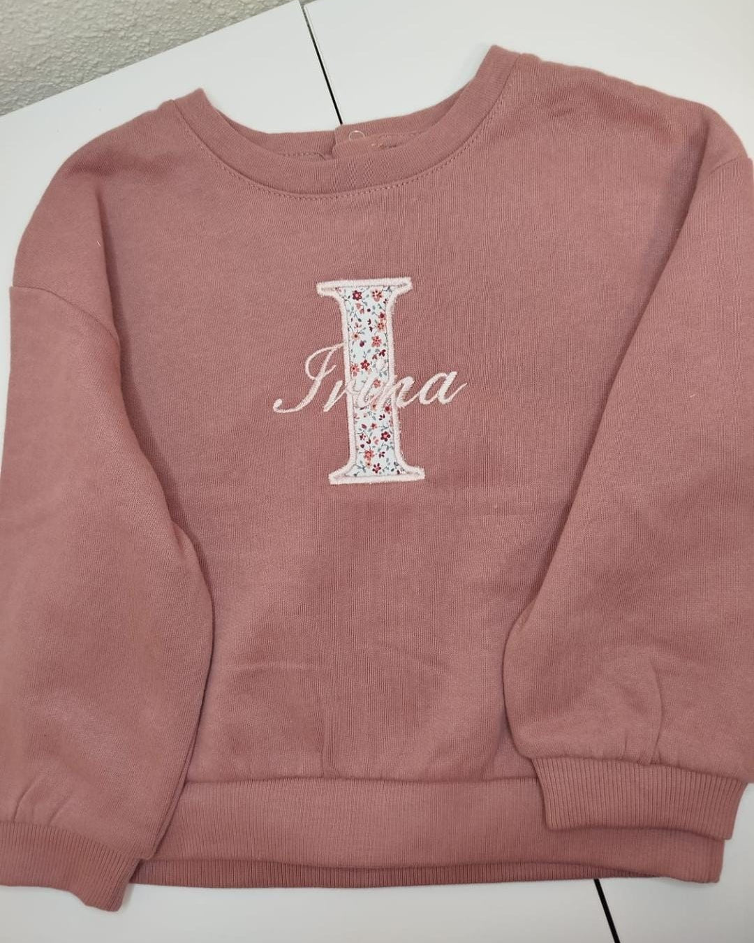 Sudadera bordada con aplique
