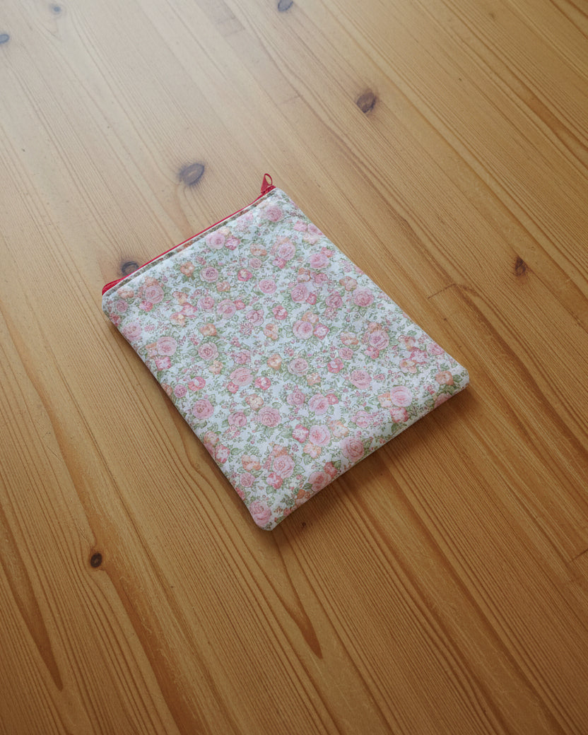 Funda literaria floral rosas