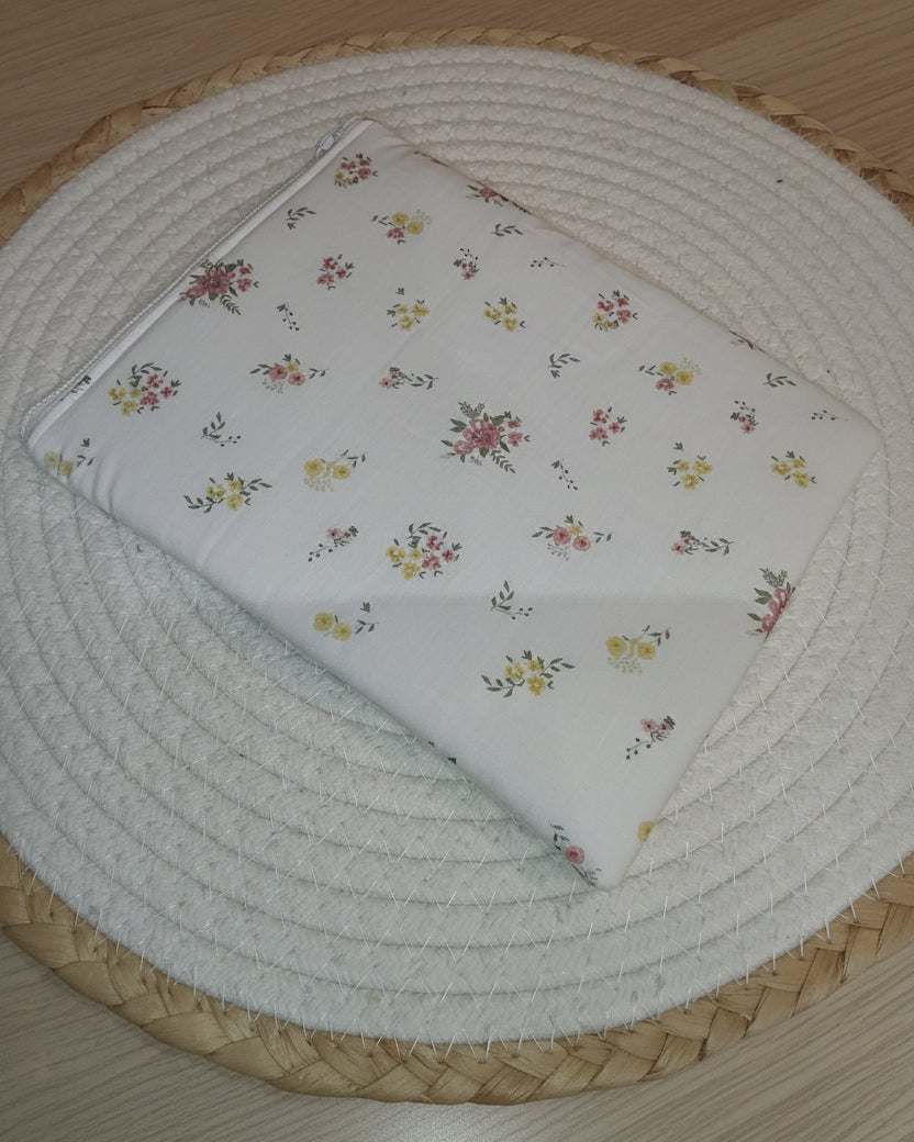 Funda literaria blanco floral