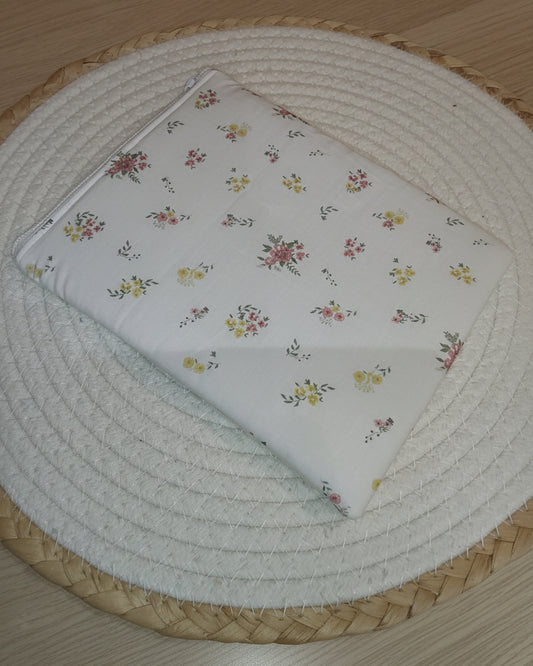 Funda literaria blanco floral