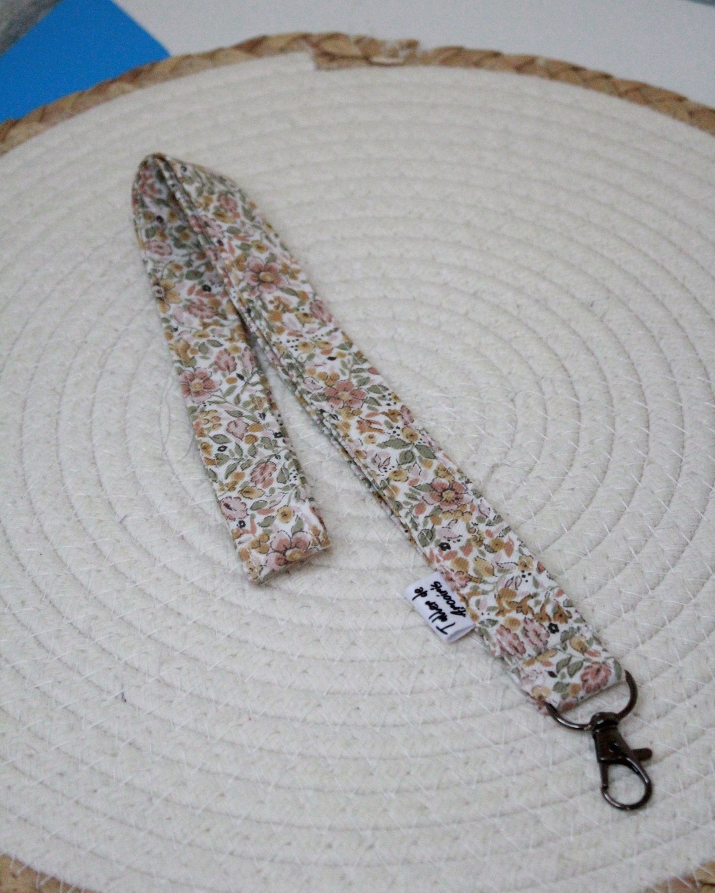 Cuelga todo floral beige