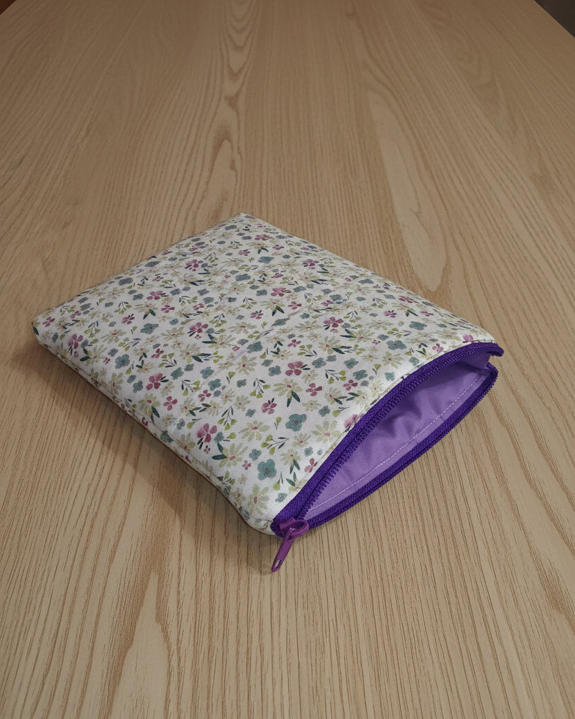 Funda literaria floral morado