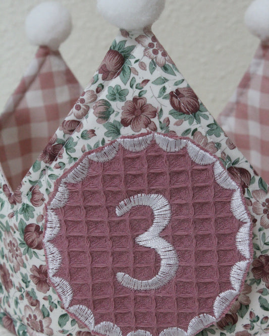 Corona de cumpleaños floral rosa